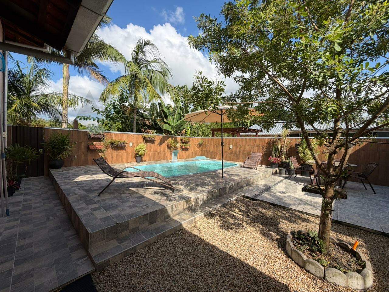 Casa à venda no Limoeiro: 