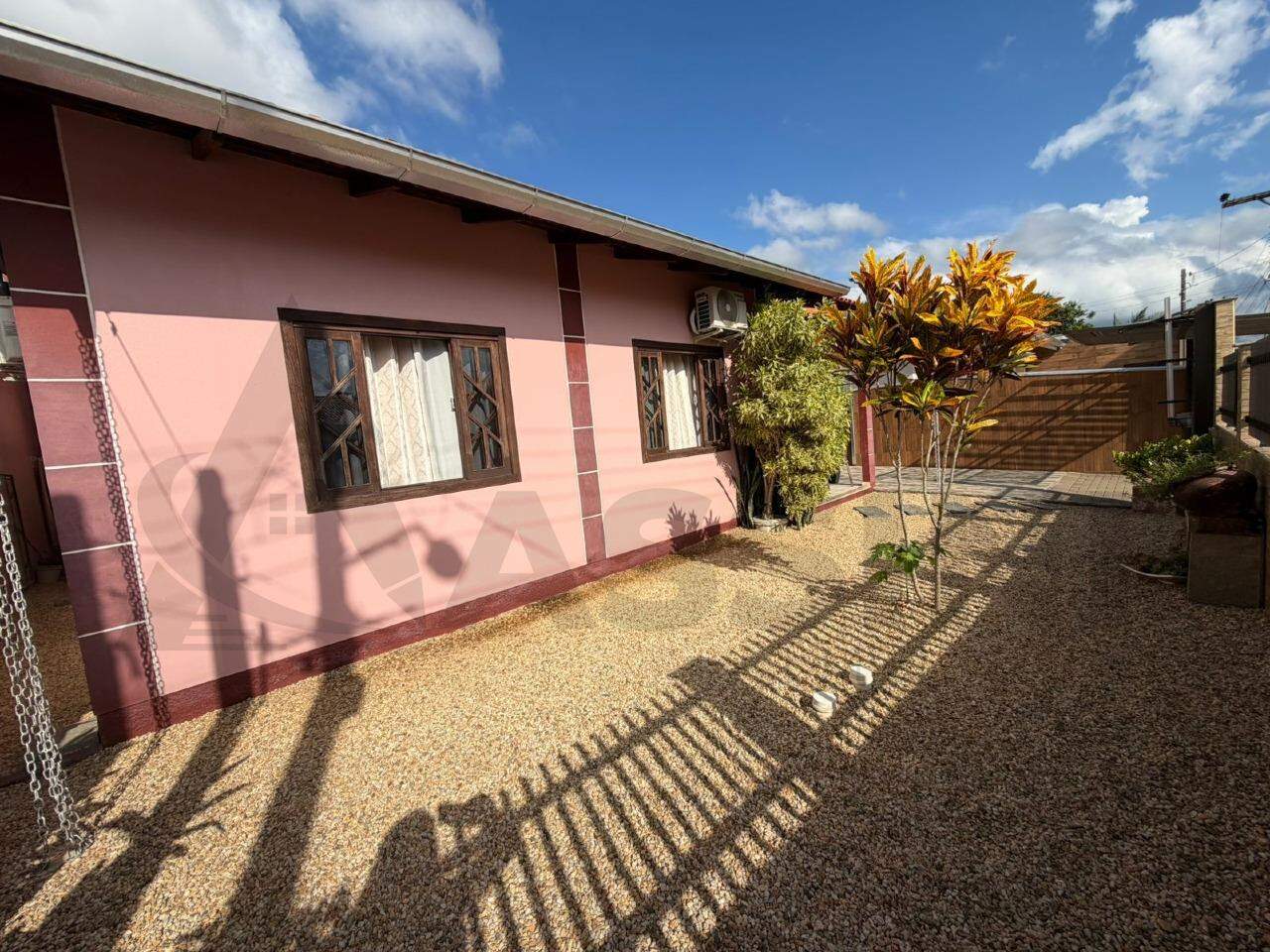 Casa à venda no Limoeiro: 