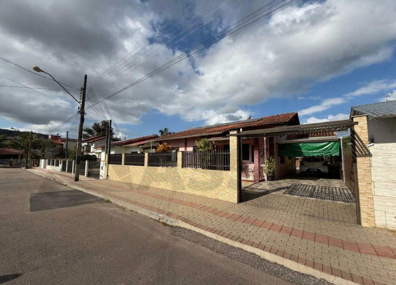 Casa à venda no Limoeiro: 