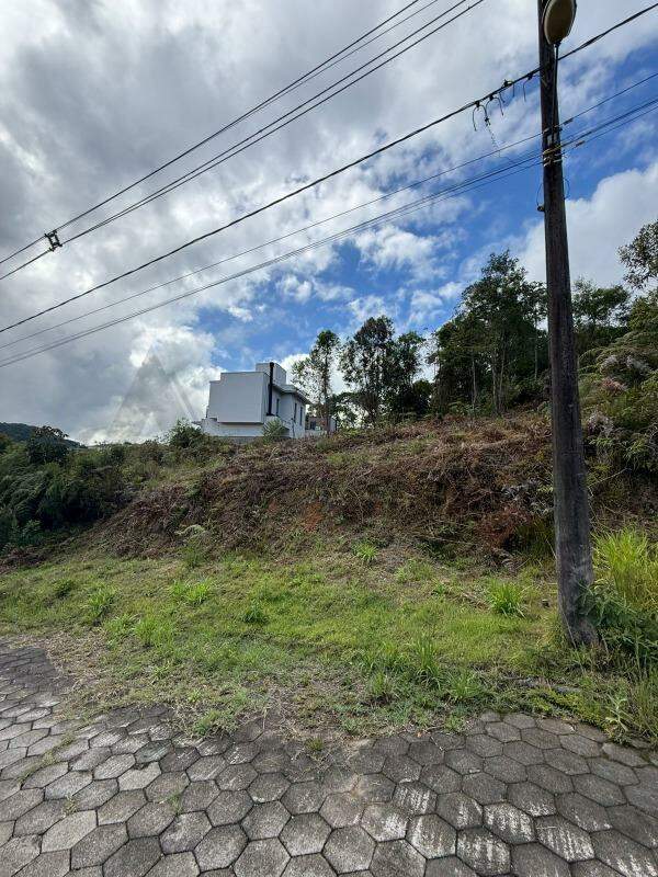 Lote à venda no Primeiro de Maio: 