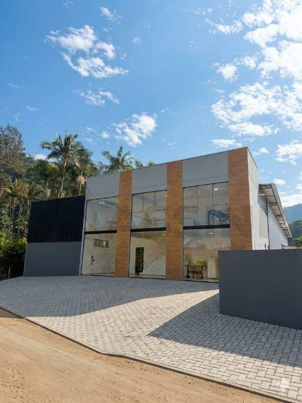 Galpão para aluguel no Bateas: 