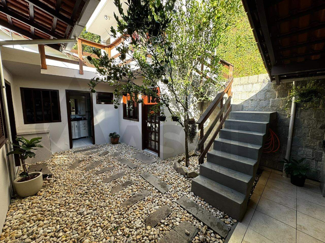 Casa à venda no Primeiro de Maio: 