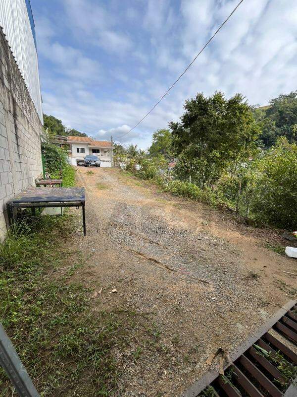 Galpão para aluguel no Azambuja: 
