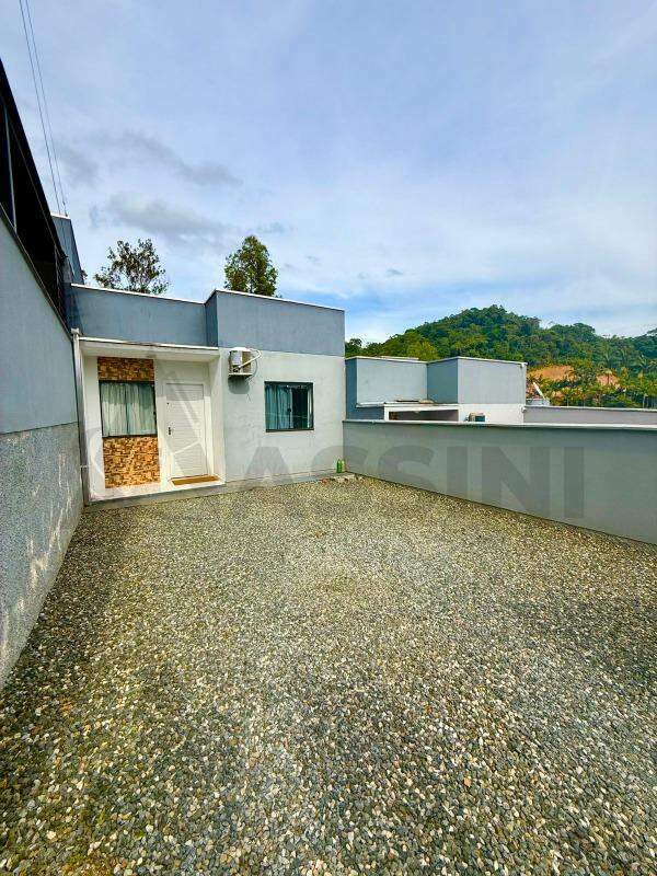 Casa à venda no Primeiro de Maio: 