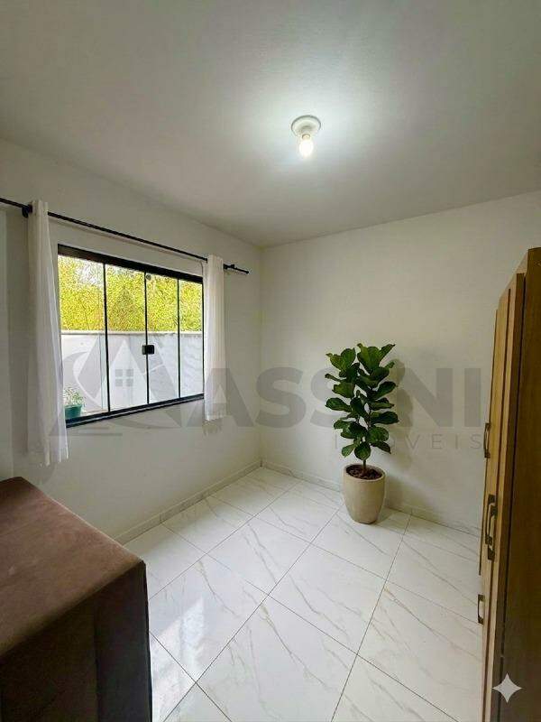 Casa à venda no Primeiro de Maio: 