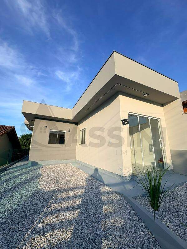 Casa à venda no Lageado Baixo: 