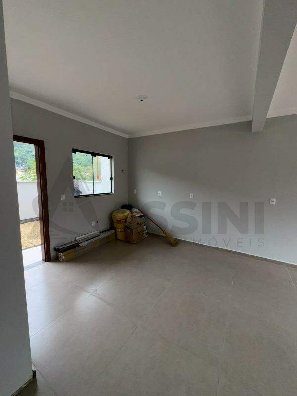 Casa à venda no Cedrinho: 