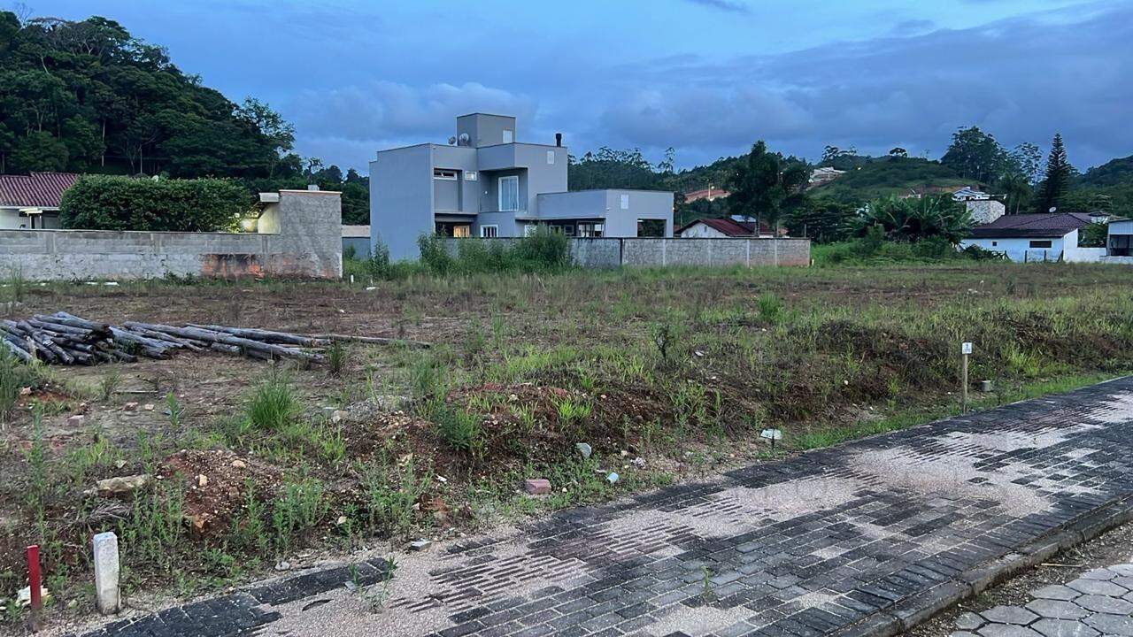 Lote à venda no Guabiruba: 