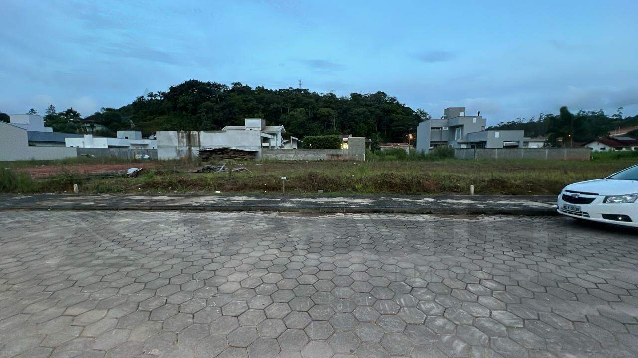 Lote à venda no Guabiruba: 