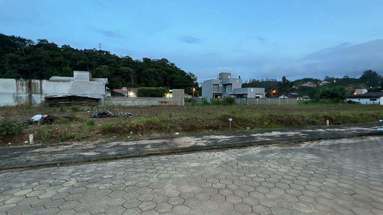 Lote à venda no Guabiruba: 