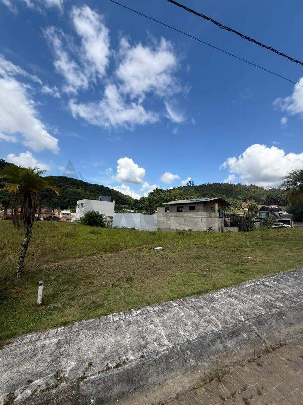 Lote à venda no Bateas: 