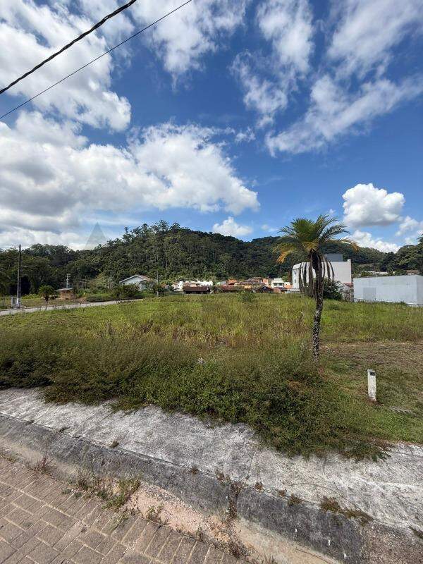Lote à venda no Bateas: 