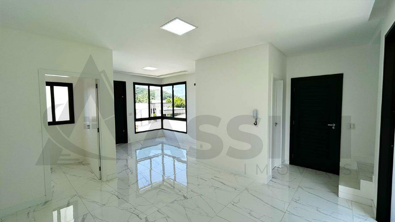 Casa à venda no Primeiro de Maio: 