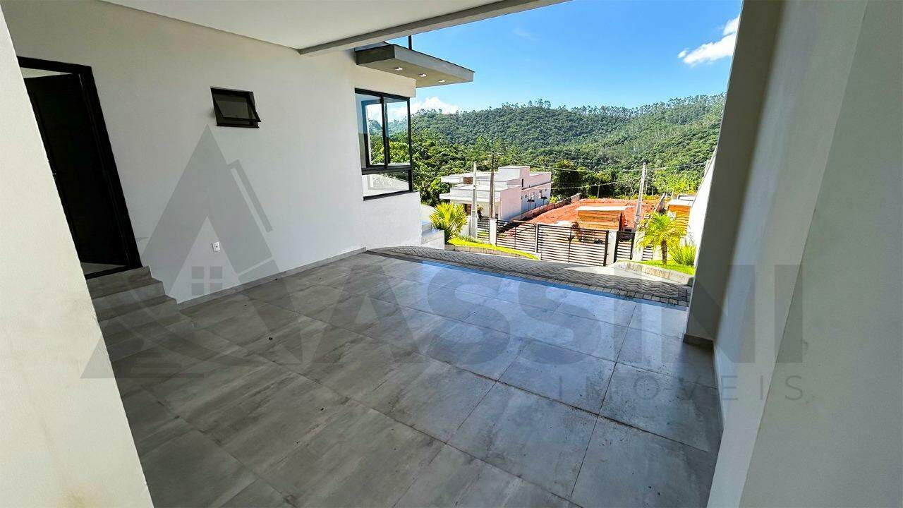 Casa à venda no Primeiro de Maio: 