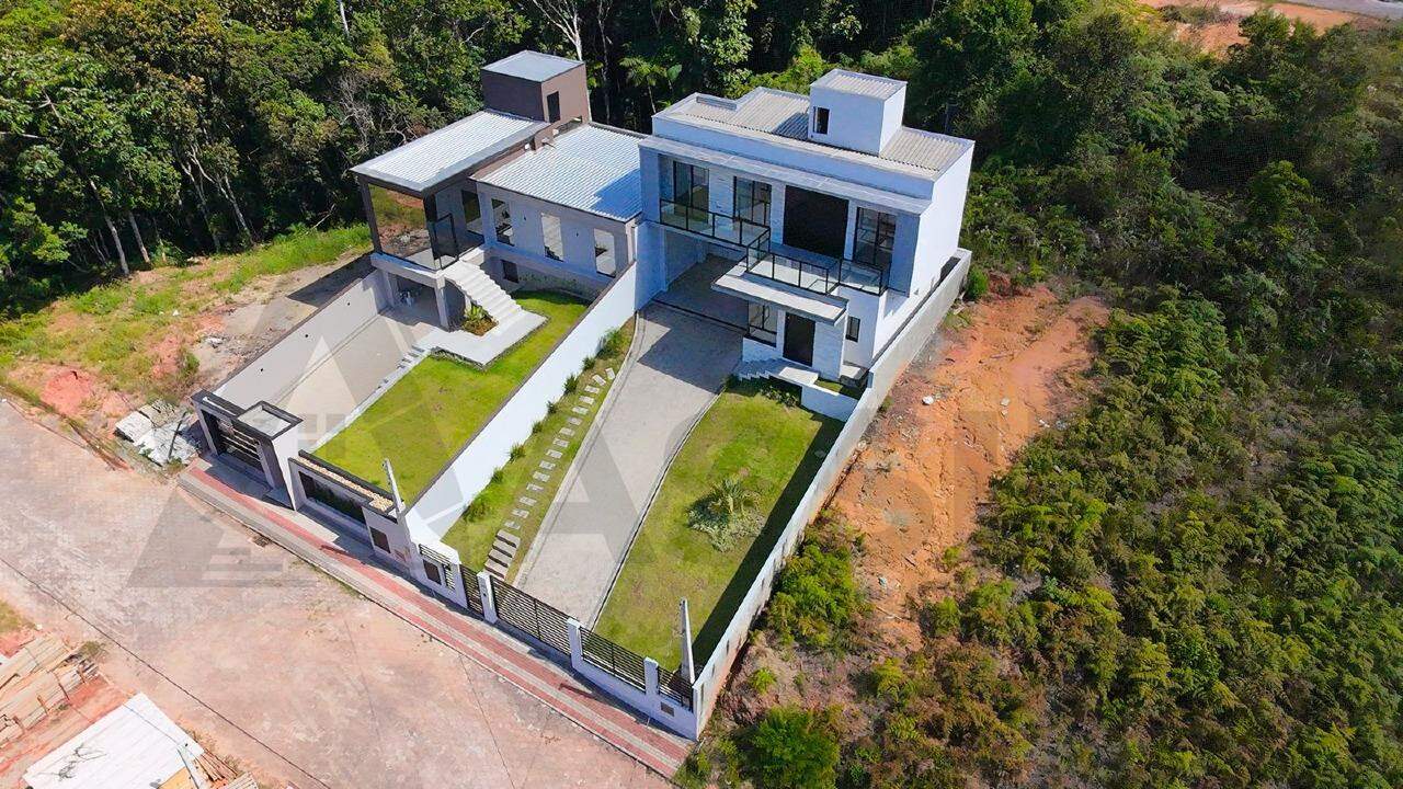 Casa à venda no Primeiro de Maio: 