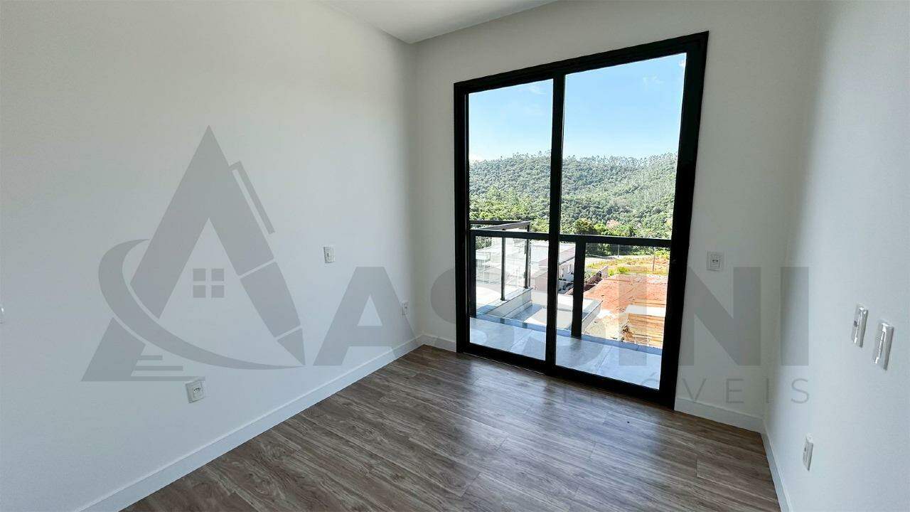 Casa à venda no Primeiro de Maio: 