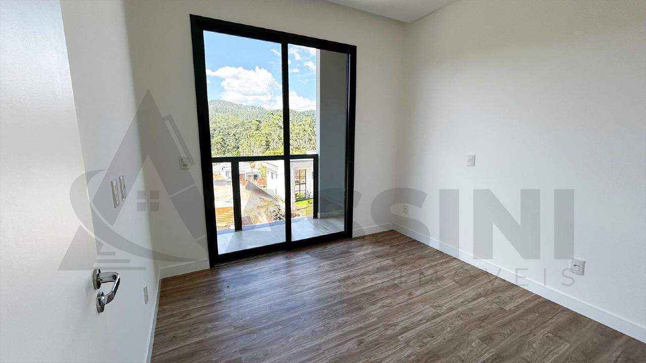 Casa à venda no Primeiro de Maio: 
