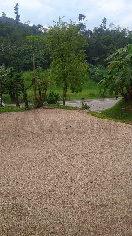 Casa à venda no Primeiro de Maio: 