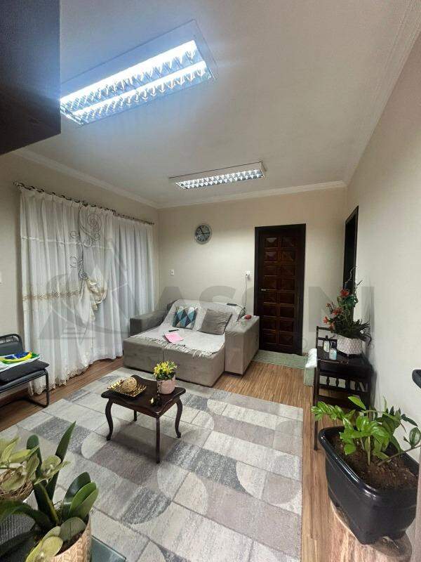 Casa à venda no Primeiro de Maio: 