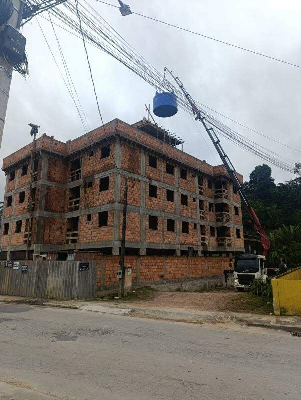 Apartamento à venda no Cedrinho: 