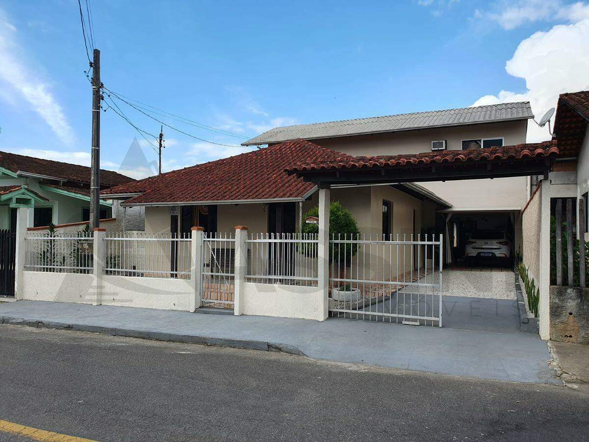 Casa à venda no Planalto: 