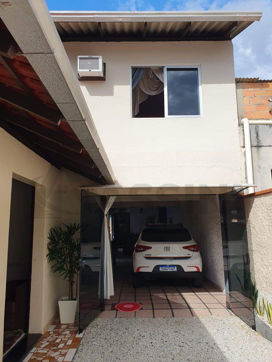 Casa à venda no Planalto: 