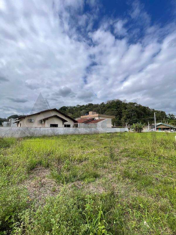 Lote à venda no Guabiruba: 