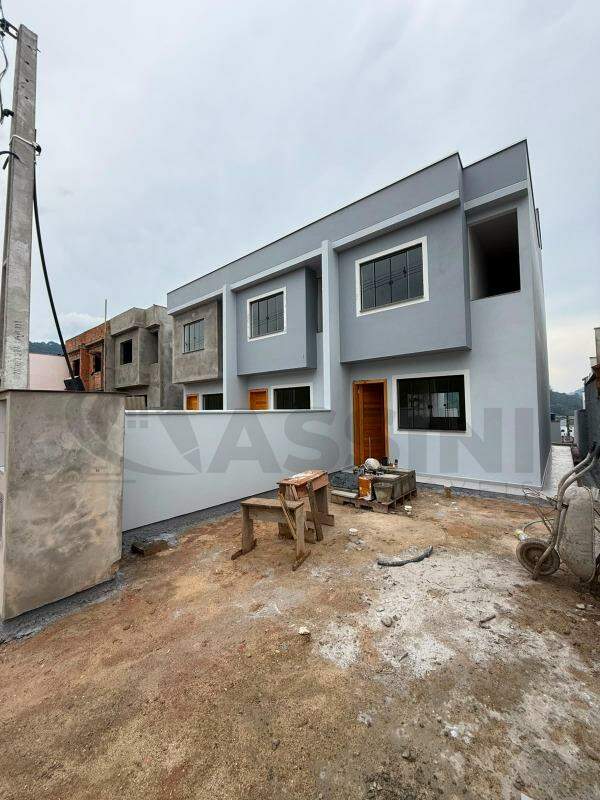 Casa à venda no Limeira Baixa: 