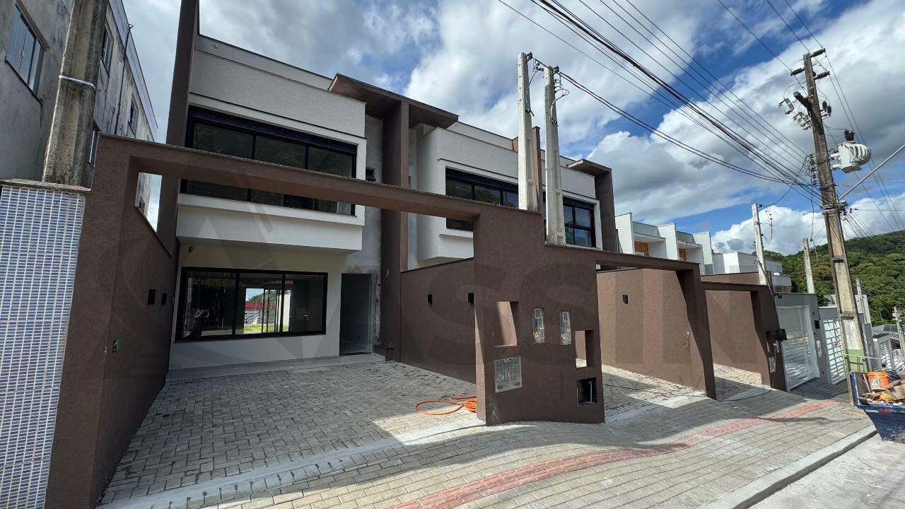 Casa à venda no Planalto: 