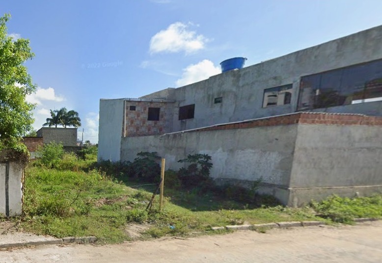 Terreno à venda no Candeias: 