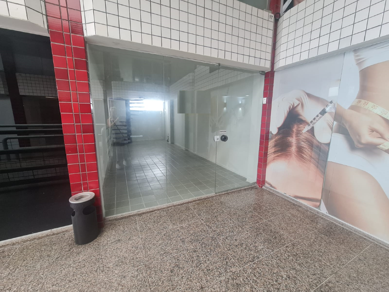 Sala à venda no Candeias: 