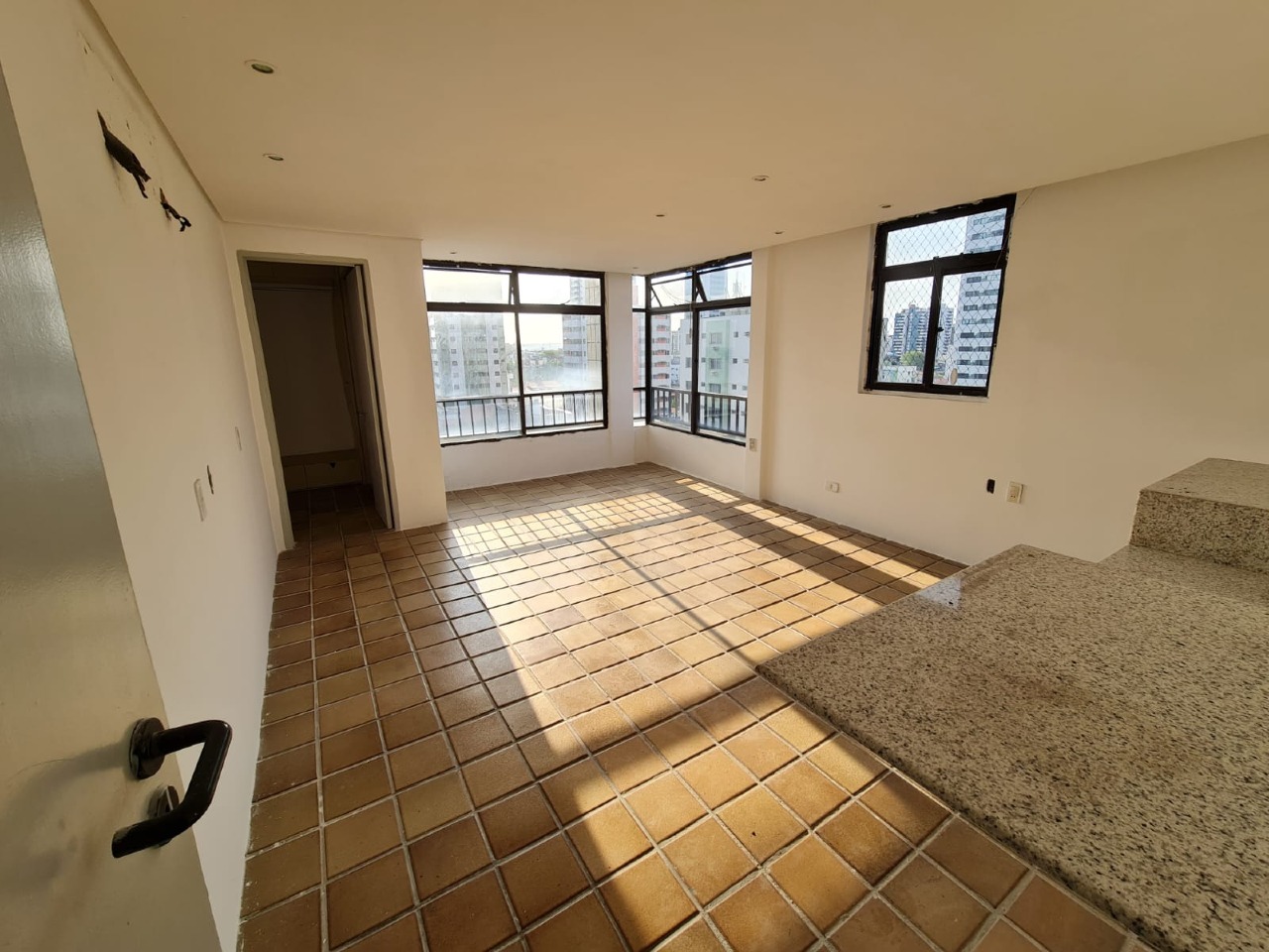 Cobertura à venda no Candeias: 