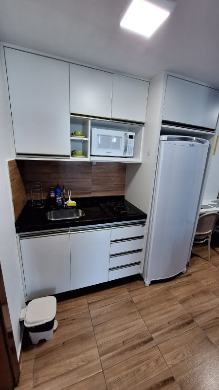 Andar corrido à venda no Candeias: 