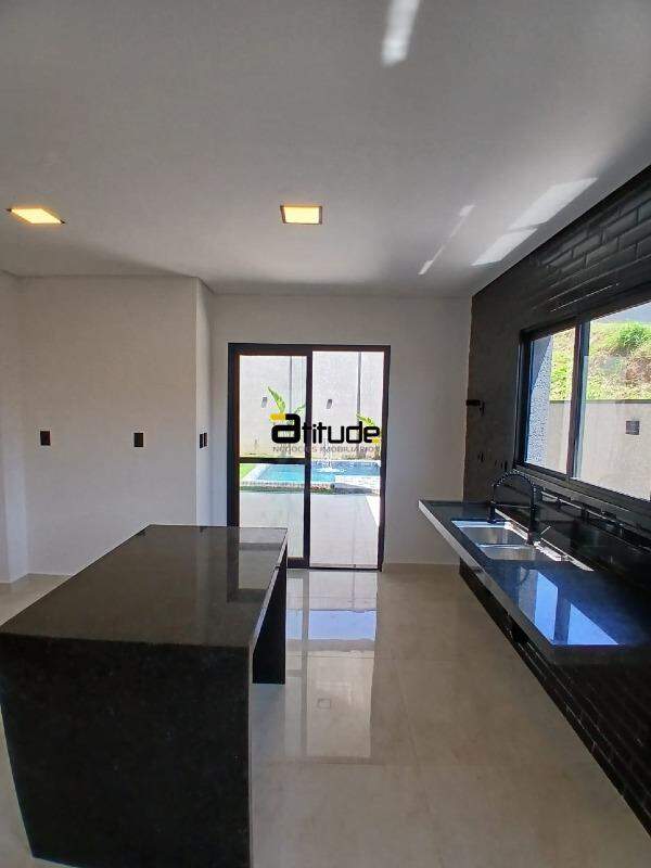 Casa para à venda no Villas do Jaguari em Santana de Parnaíba por 939.000,00: 