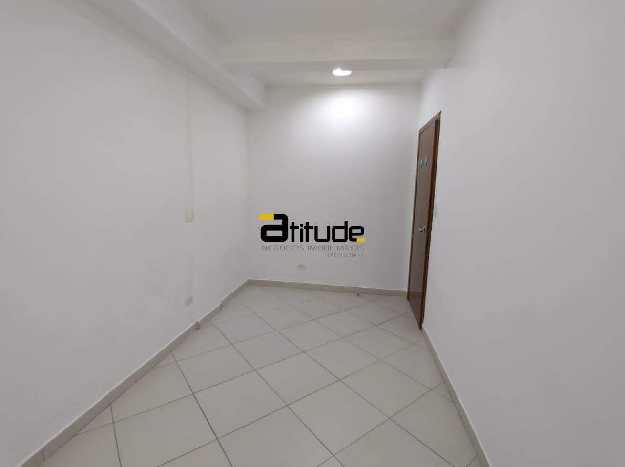 Sala para para aluguel no Jardim dos Camargos em Barueri por 2.500,00: 