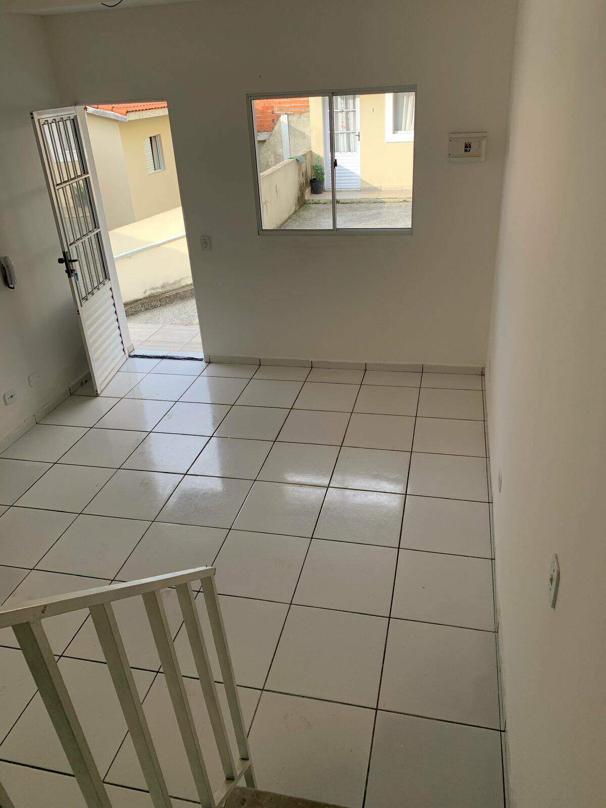Casa para para aluguel no Vila Santa Rosa em Jandira por 1.900,00: 