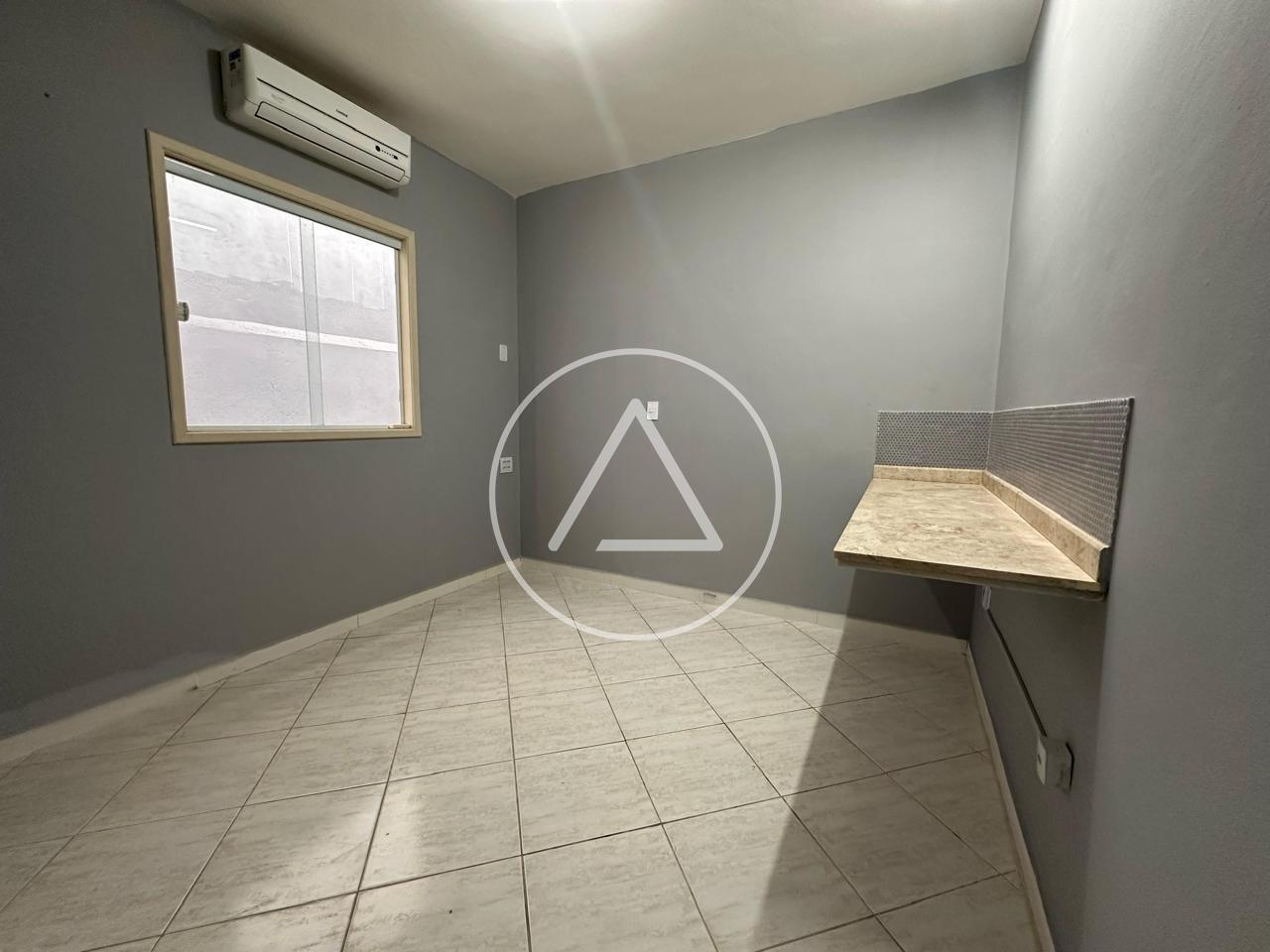 Casa comercial para aluguel no Centro: 