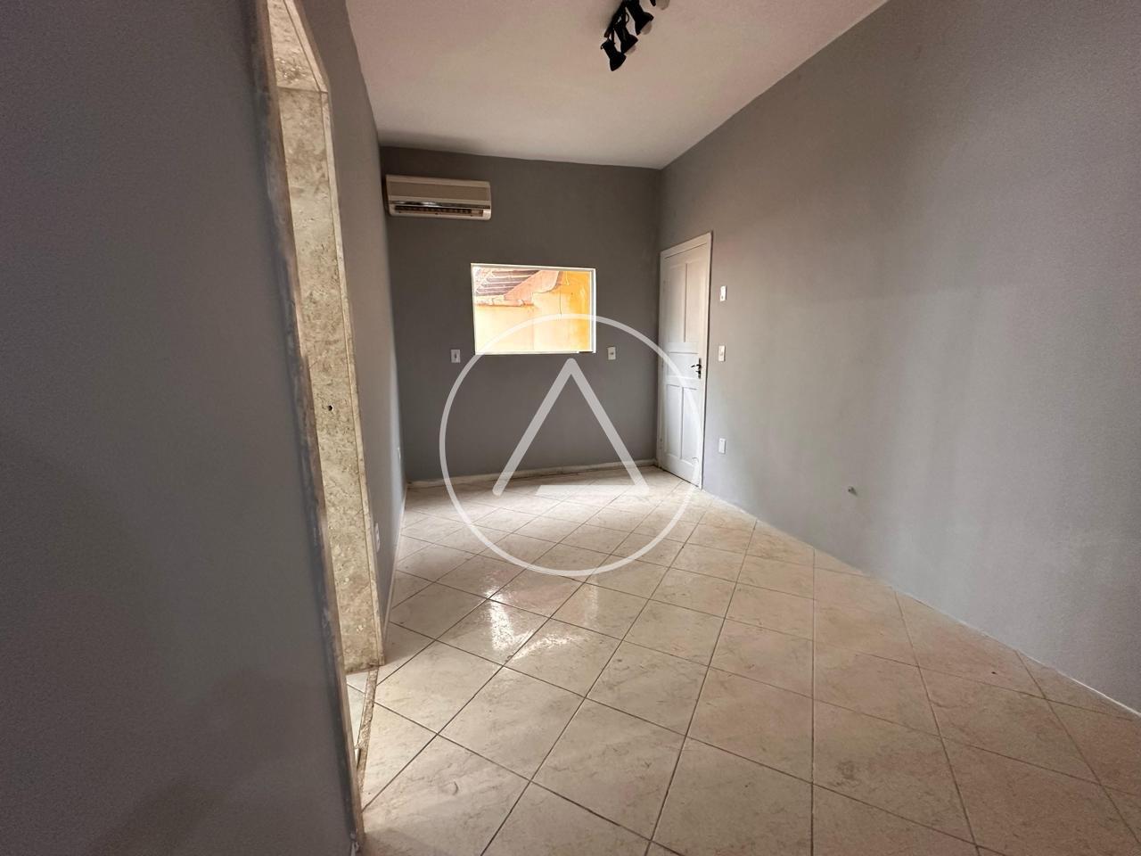 Casa comercial para aluguel no Centro: 