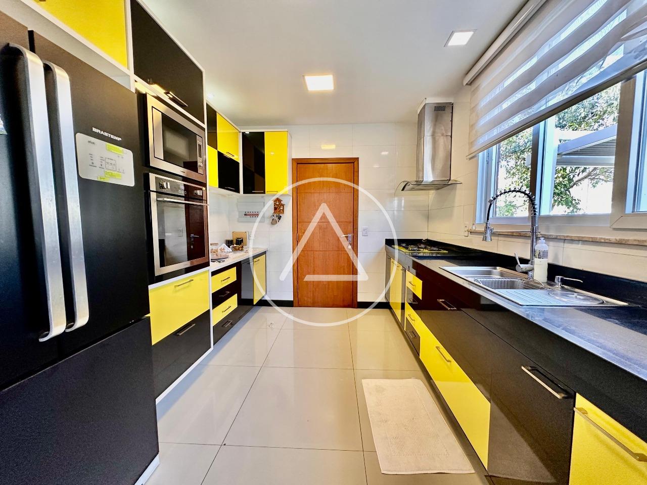 Casa em condomínio à venda no Vale dos Cristais: 