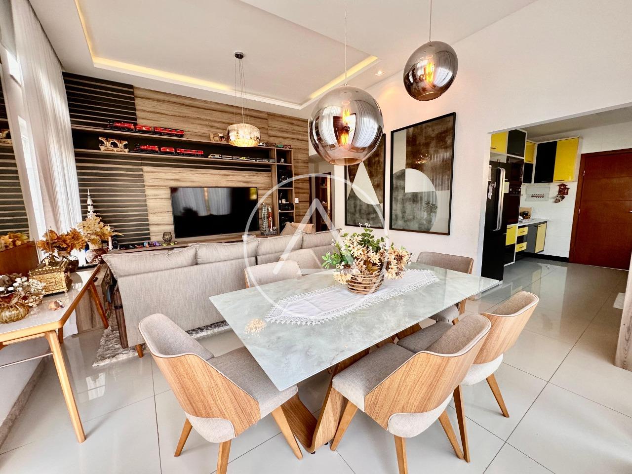 Casa em condomínio à venda no Vale dos Cristais: 