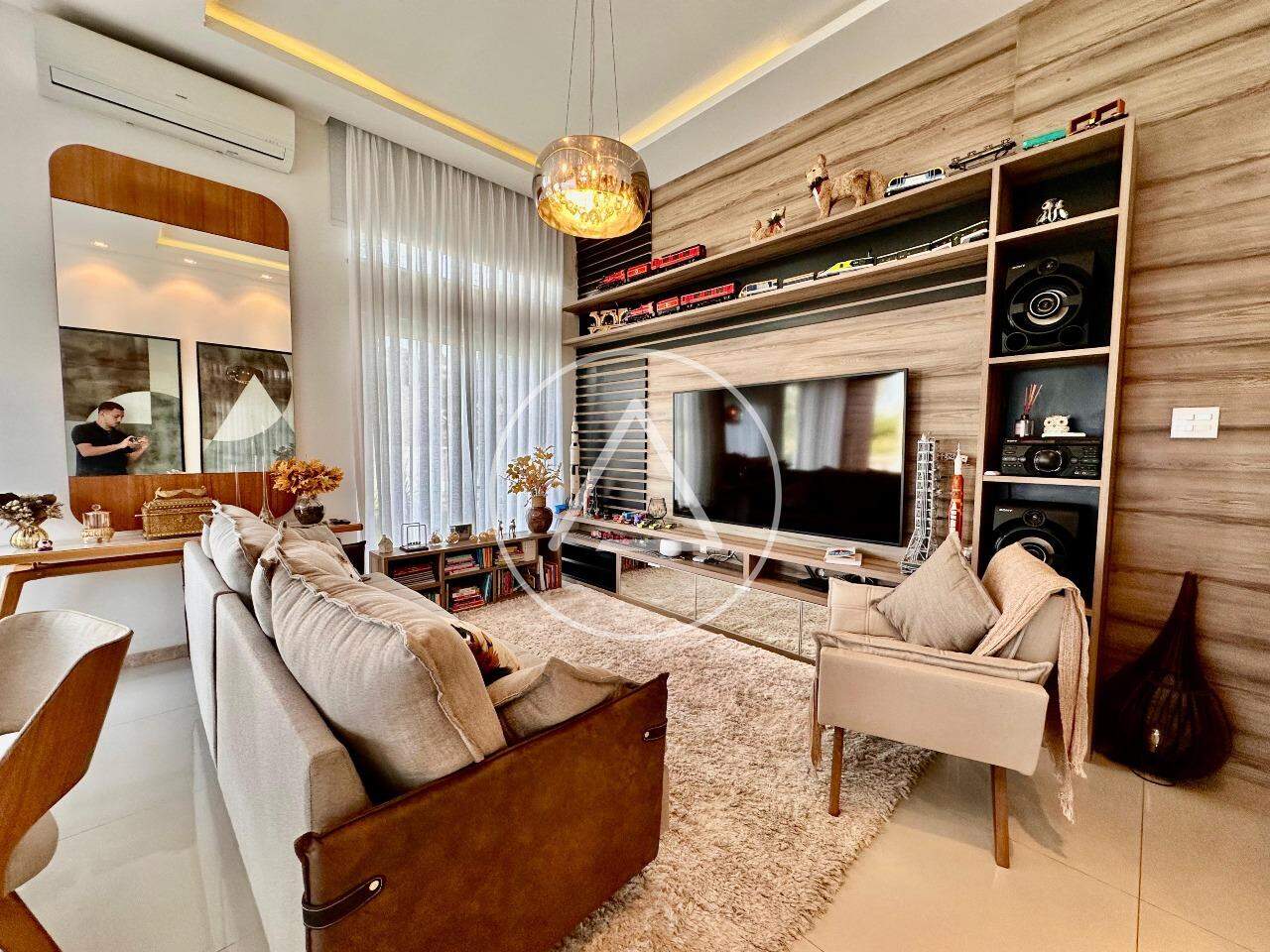 Casa em condomínio à venda no Vale dos Cristais: 