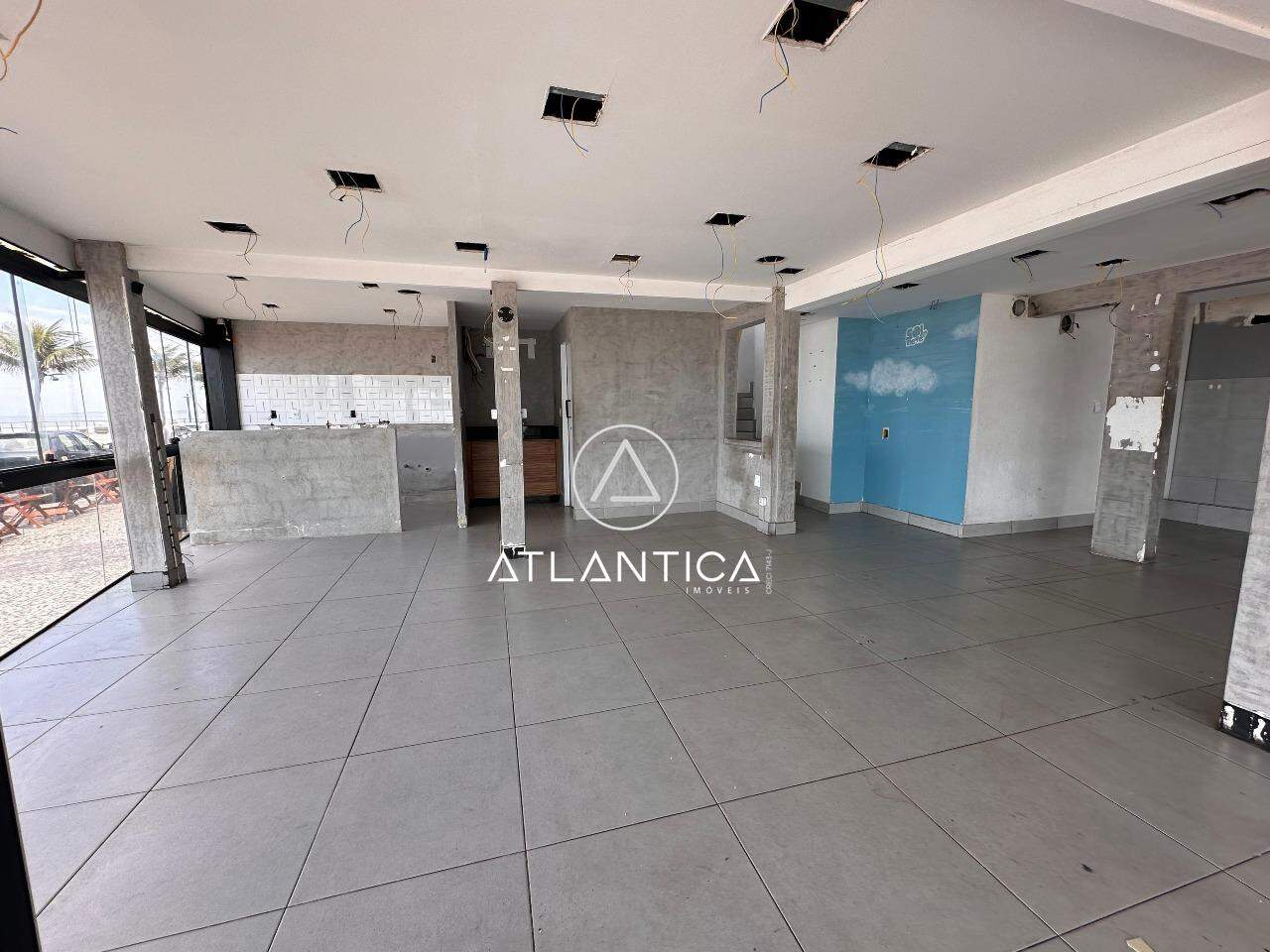 Loja para aluguel no Cavaleiros: 