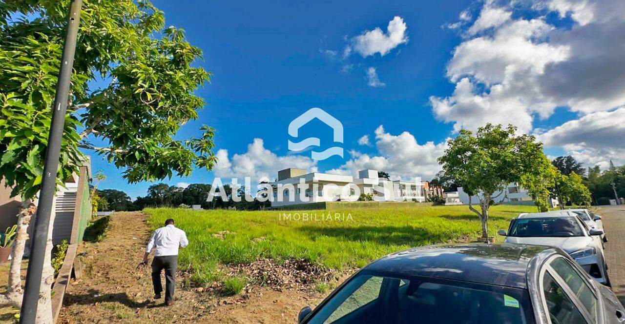 Lote em condomínio à venda no Salobrinho: 