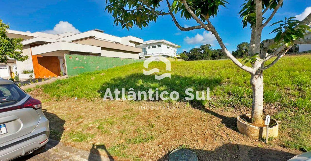 Lote em condomínio à venda no Salobrinho: 