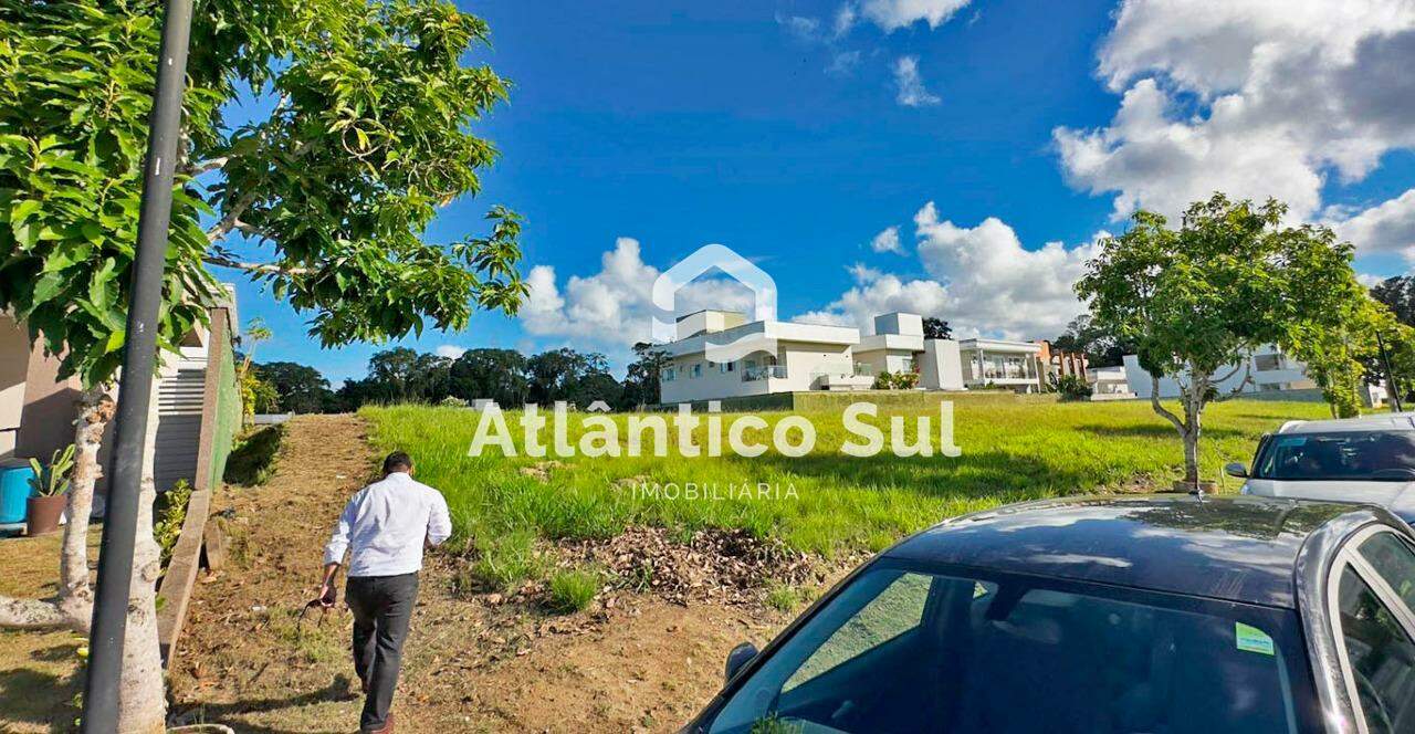 Lote em condomínio à venda no Salobrinho: 