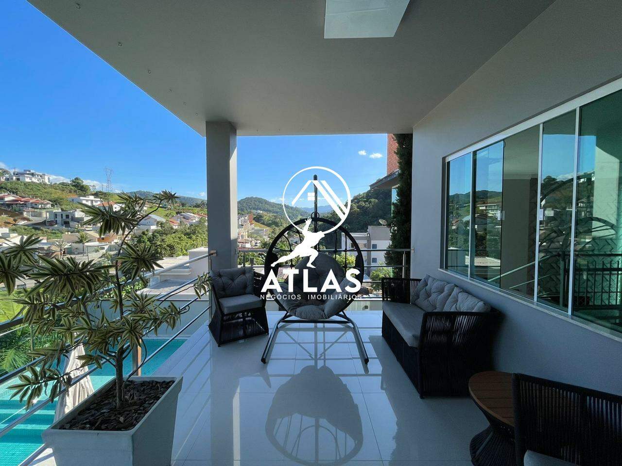 Casa de 450m² no bairro Dom Joaquim, em Brusque | Eu Corretor