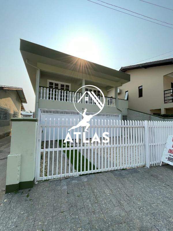 Casa de 3 quartos, 262m² no bairro Jardim Maluche, em Brusque | Eu Corretor