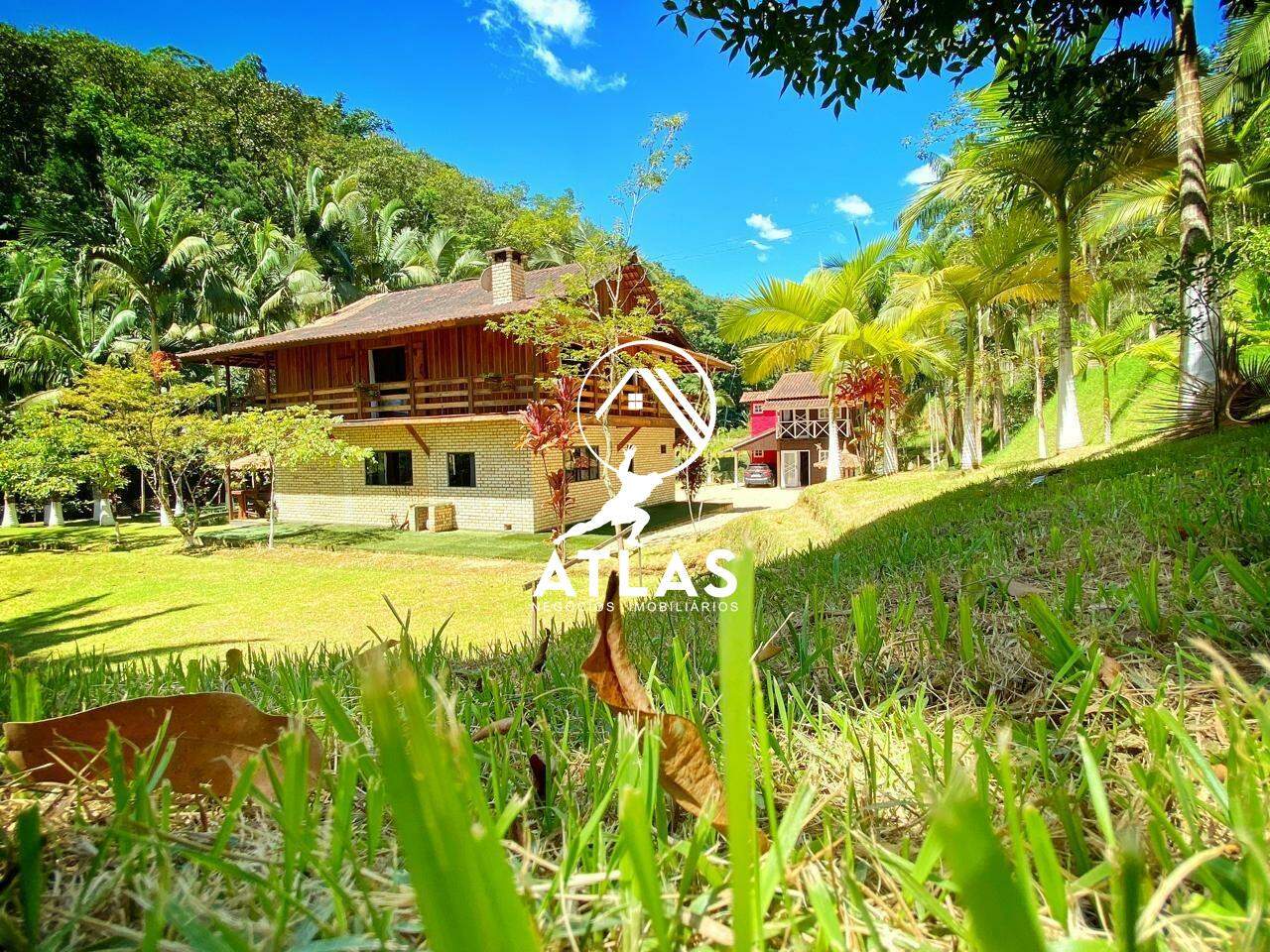 Fazenda/Sítios/Chácaras de 6 quartos, 200m² no bairro Guabiruba Sul, em Guabiruba | Eu Corretor