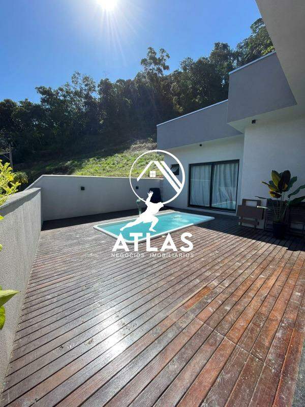 Deck com Piscina