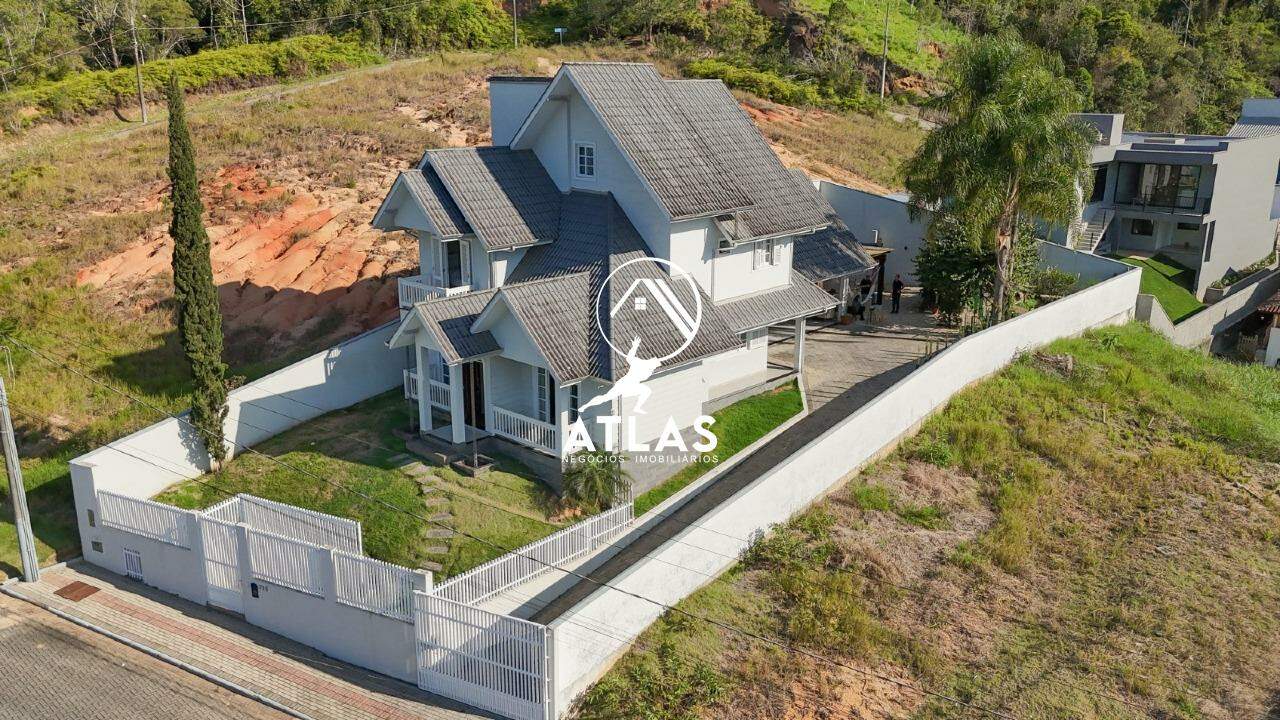 Casa de 4 quartos, 260m² no bairro Souza Cruz, em Brusque | Eu Corretor
